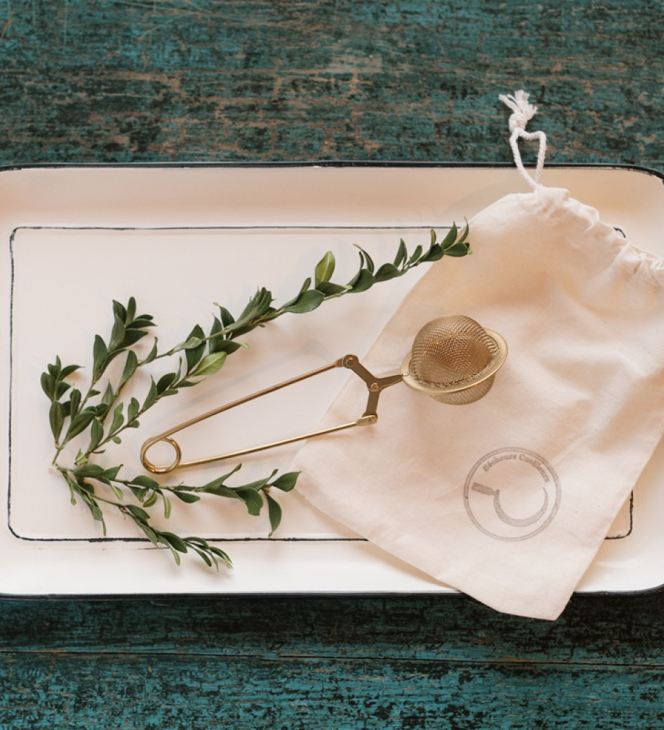 Infuseur doré pour les tisanes